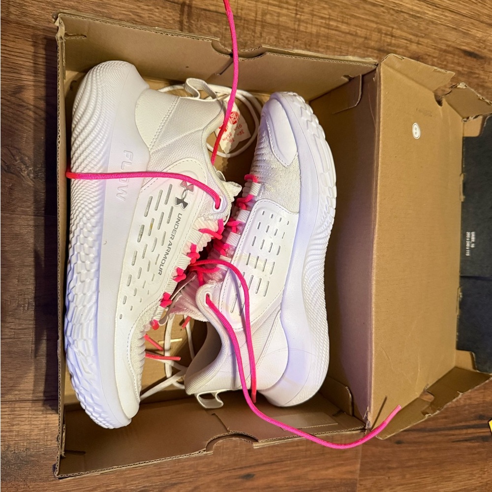 Women’s under armor basketball shoes - Picture 9 of 11